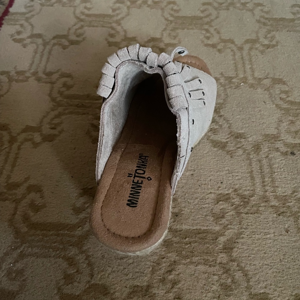 Minnetonka Light Tan Fringe Slip-On Sandals